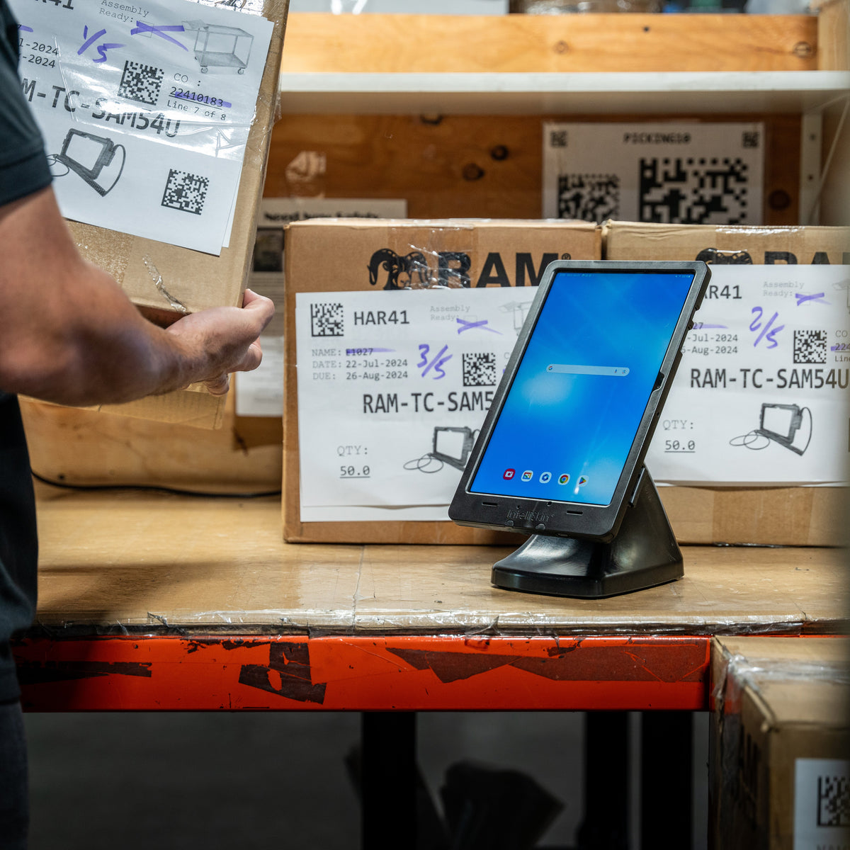 RAM Mounts GDS Uni-Conn magnetic kiosk dock with PoE for IntelliSkin Thin-Case tablets – further product photo