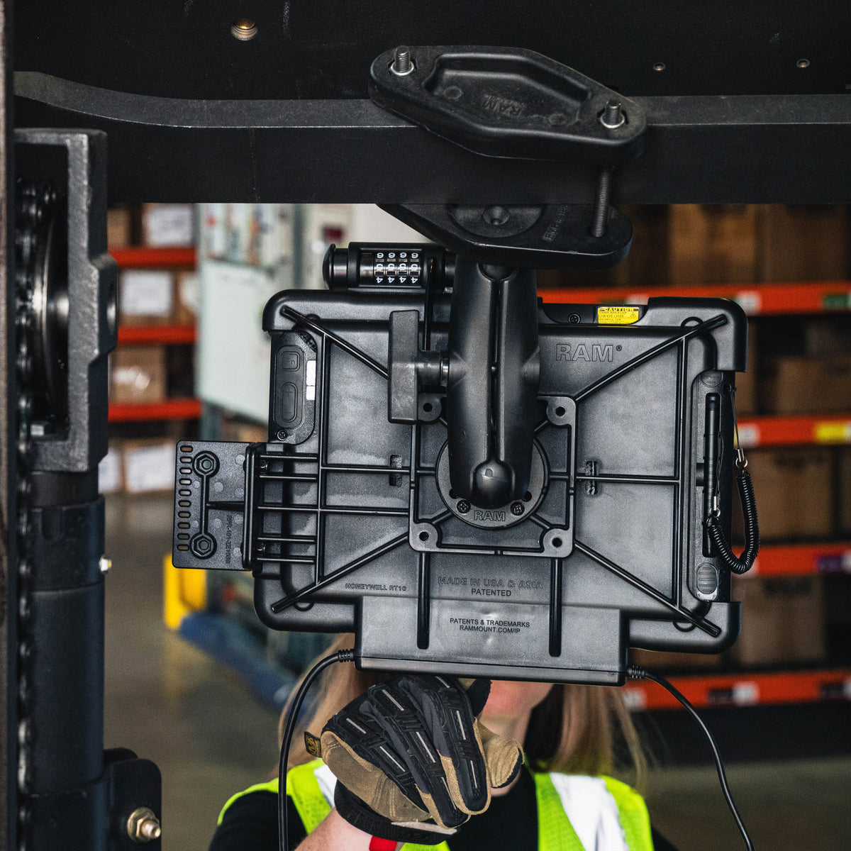 RAM Mounts combo-locking power + data dock for Honeywell RT10 rugged tablet – additional view