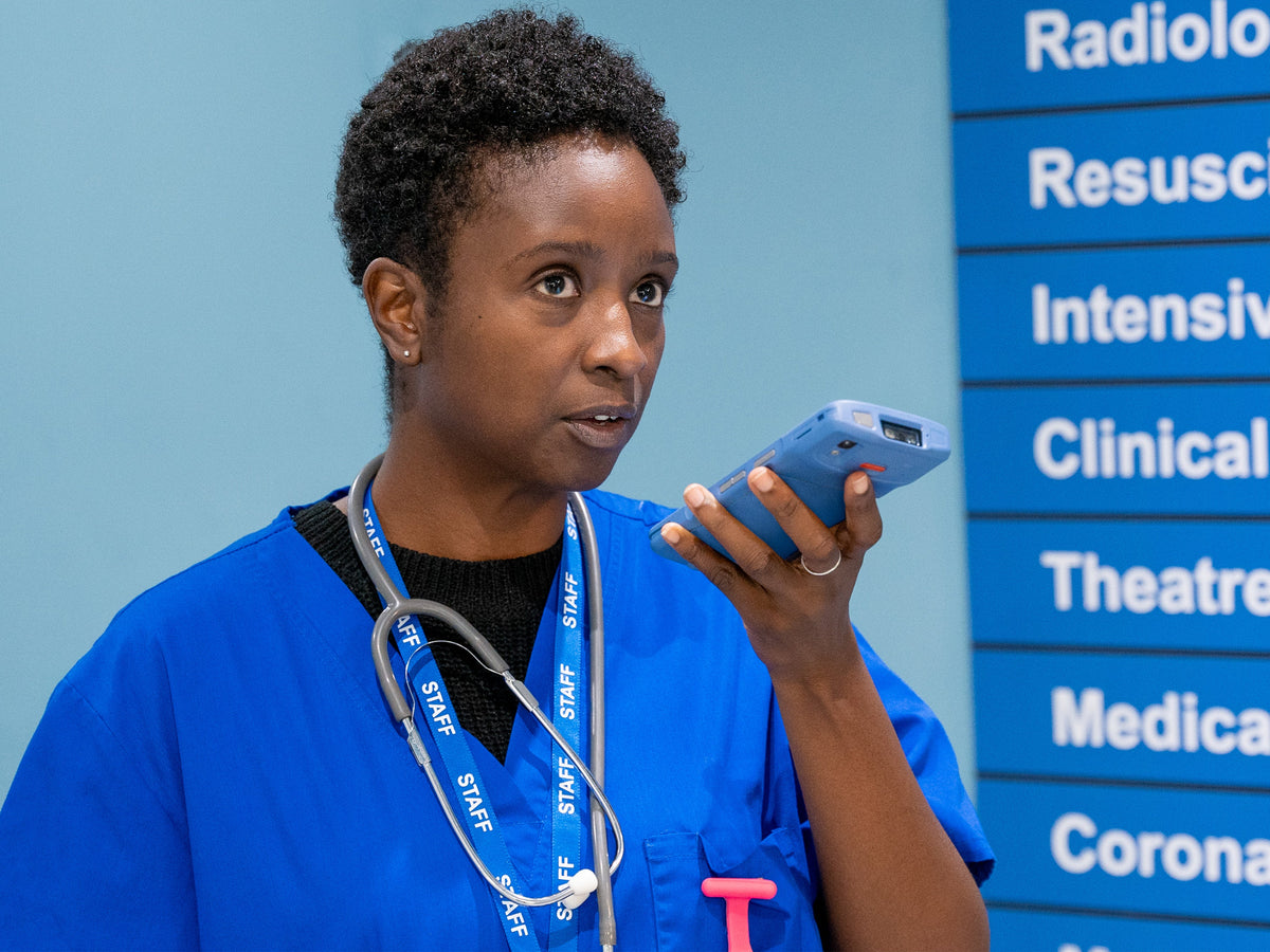 Zebra HC55 healthcare mobile computer, white healthcare housing (WCMTB-H55D8BBK1-A6) – in use by a nurse